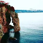 Kaleici Benzersiz Donanimli Muethis Teras Keyfi Uygun Fiyat Ev