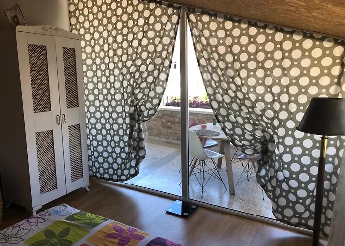 Apartment Kaleici Benzersiz Donanimli Muethis Teras Keyfi Uygun Fiyat Ev Antalya