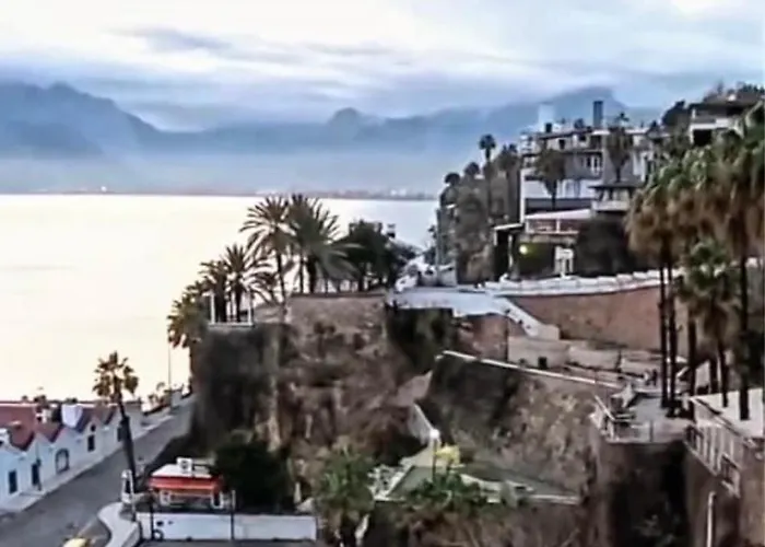 Kaleici Benzersiz Donanimli Muethis Teras Keyfi Uygun Fiyat Ev