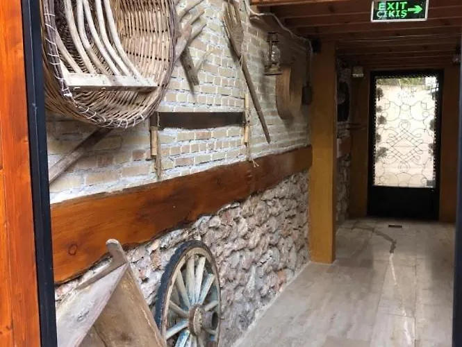 Kaleici Benzersiz Donanimli Muethis Teras Keyfi Uygun Fiyat Ev Apartment Antalya