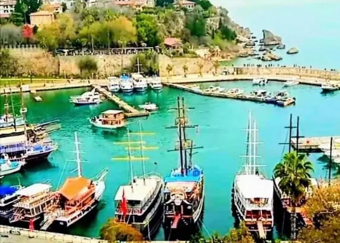 Kaleici Benzersiz Donanimli Muethis Teras Keyfi Uygun Fiyat Ev