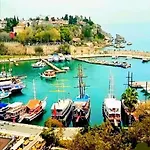 Kaleici Benzersiz Donanimli Muethis Teras Keyfi Uygun Fiyat Ev