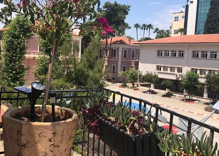 Kaleici Benzersiz Donanimli Muethis Teras Keyfi Uygun Fiyat Ev